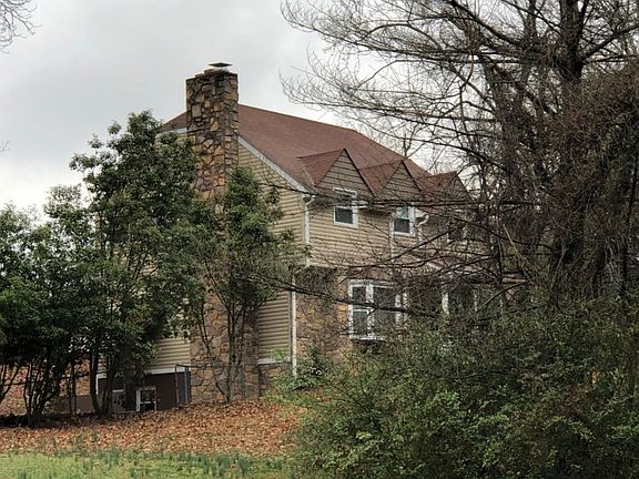 3rd image of 2904 Finch Dr