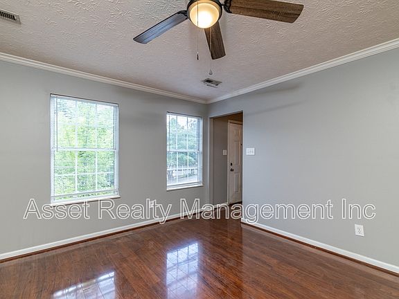 2nd image of 8212 Tangle Grove Ln