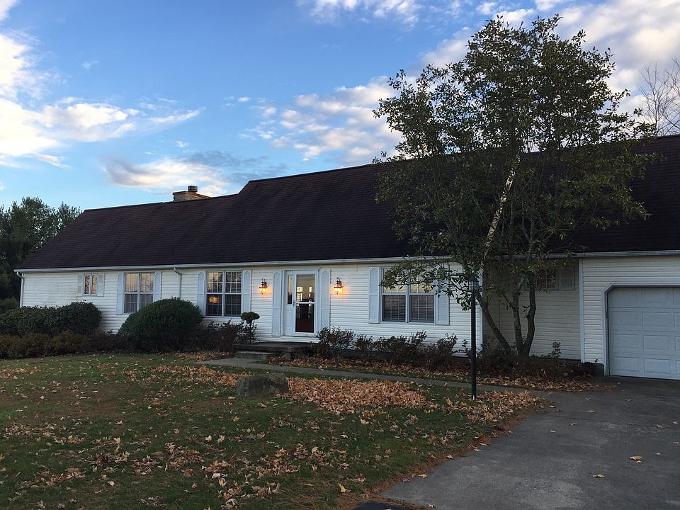 1st image of 7 Robin Hill Ln