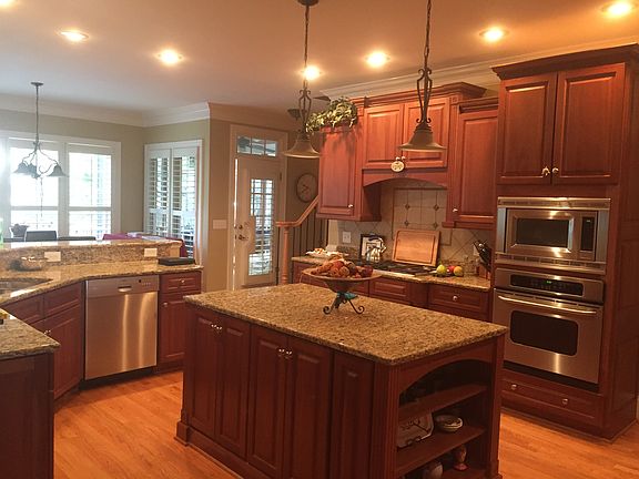 Spacious & Modern Kitchen