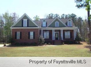 121 Fountain Park Cir, Spring Lake, NC 28390