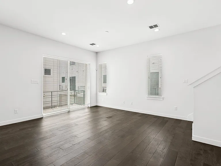 1518 N Carroll Ave — Photo 11