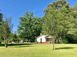 622 Woodlawn Rd, Greenwood, SC 29646