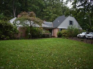 39 Gravel Hill Rd, Kinnelon, NJ 07405