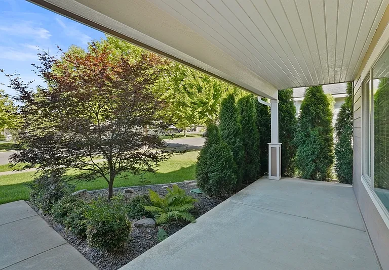 1952 W Yaquina Dr — Photo 3