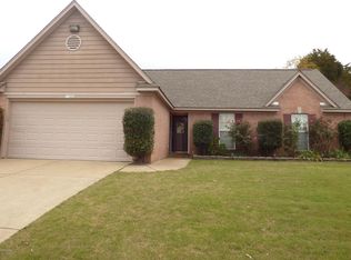 10884 Oak Leaf Dr, Olive Branch, MS 38654