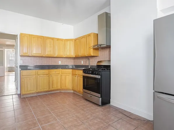 128 Oak Street image 9 of 20