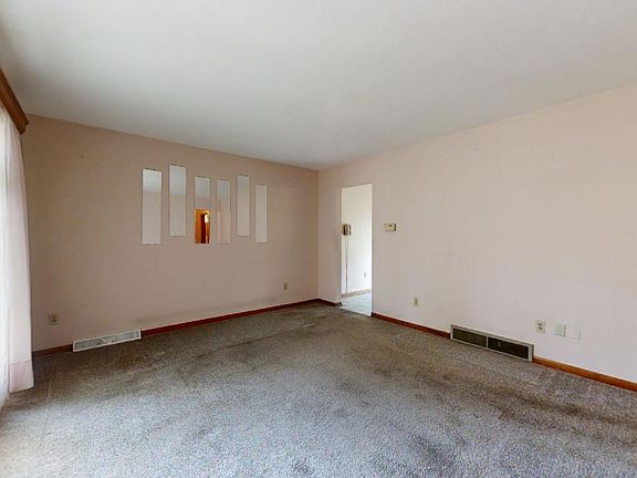 5th image of 1013 Park Dr