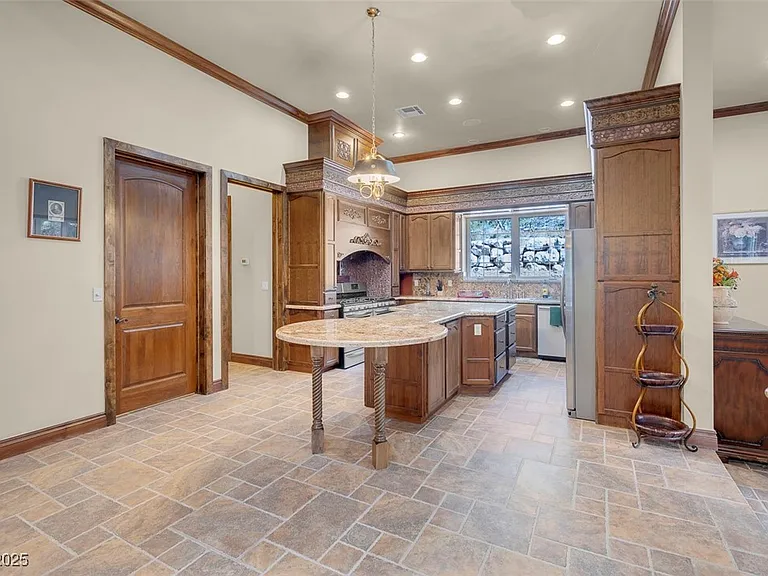 264 Crestview Dr — Photo 24