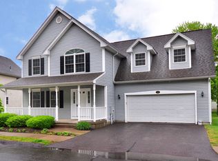 14 Village Ln, Windsor Locks, CT 06096