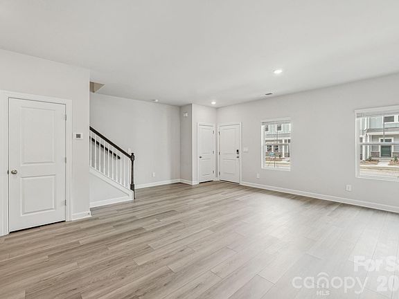 5th image of 108 Ciara Pl #B
