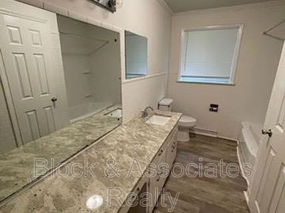 3rd image of 200 W Bailey St