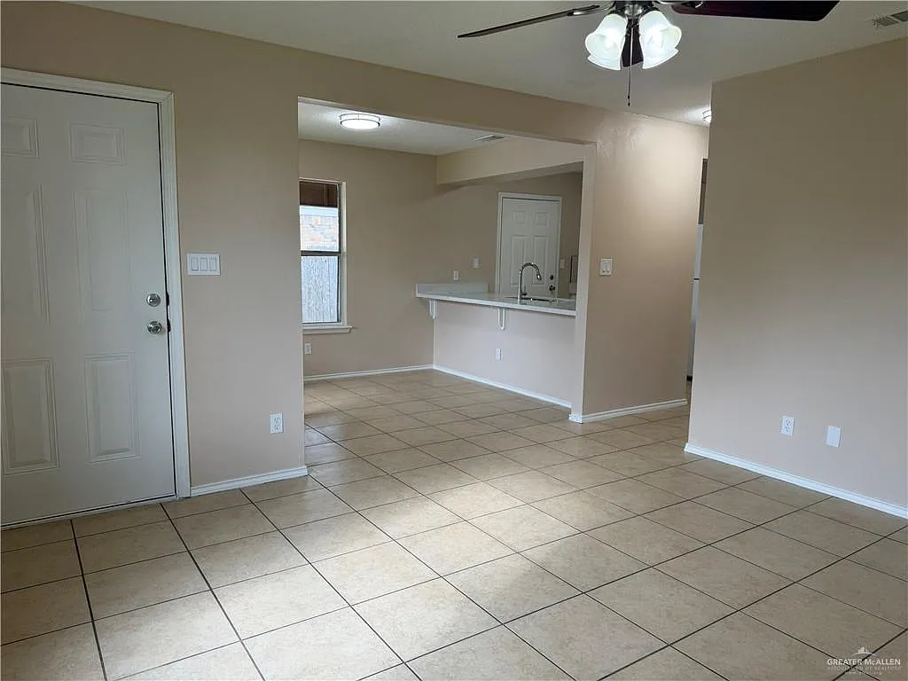 3 bed, 2.0 bath, 1092 sqft, $1,600 — Photo 2