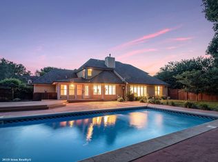 4039 Greenview Dr, Urbandale, IA 50322