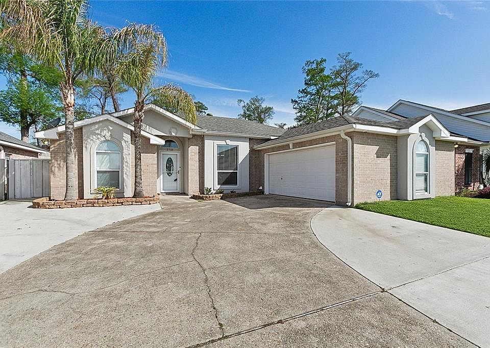 1st image of 2721 Long Branch Dr