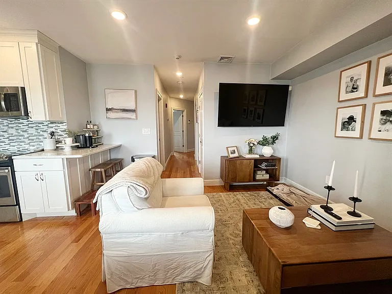 214 E Eagle St #6 — Photo 24