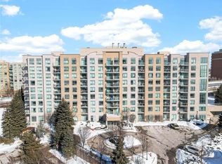 51 Baffin Ct #501, Richmond Hill, ON L4B 4P6