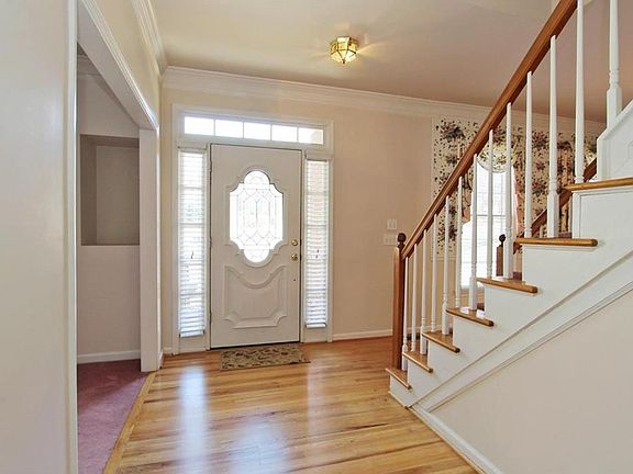 3rd image of 1070 Grand Oaks Gln