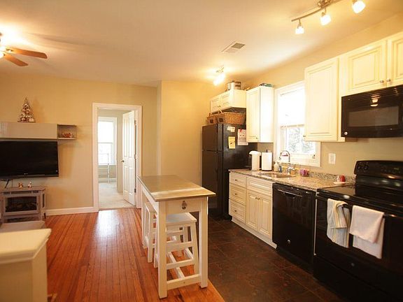 4th image of 218 E Alexandria Ave #2