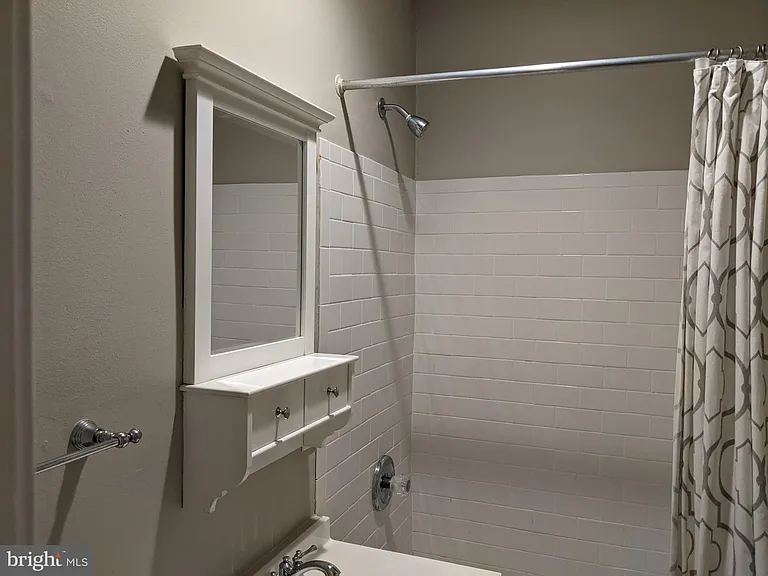 1713 Green St #2 — Photo 9