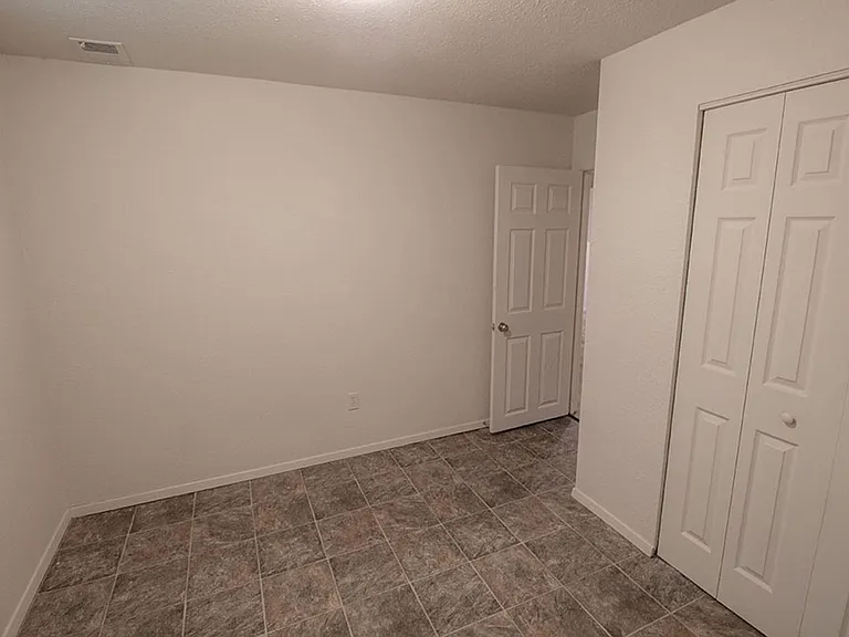 1007 W Ash St — Photo 31