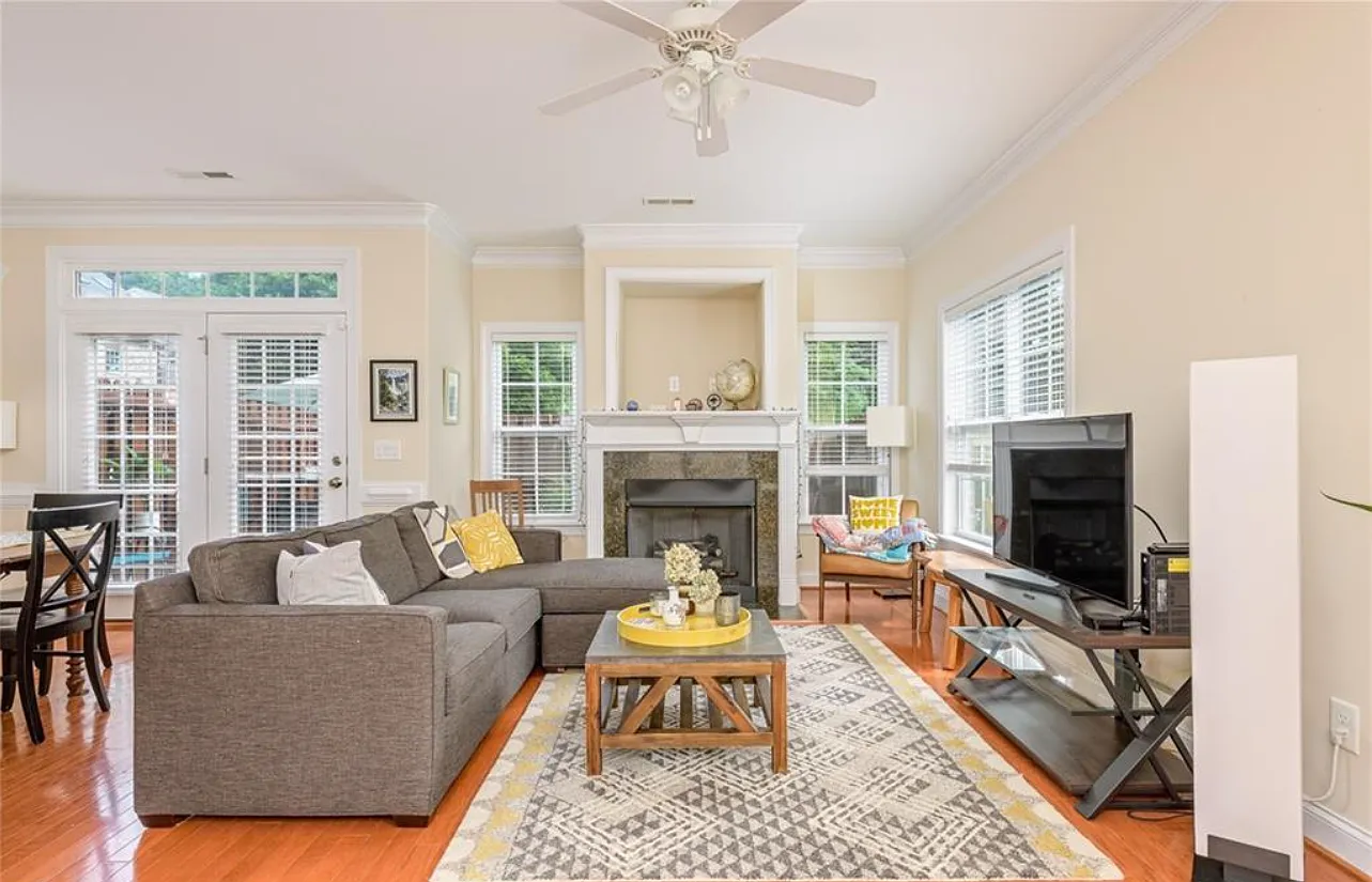 2 bed, 2.5 bath, 1735 sqft, $2,100 — Photo 4