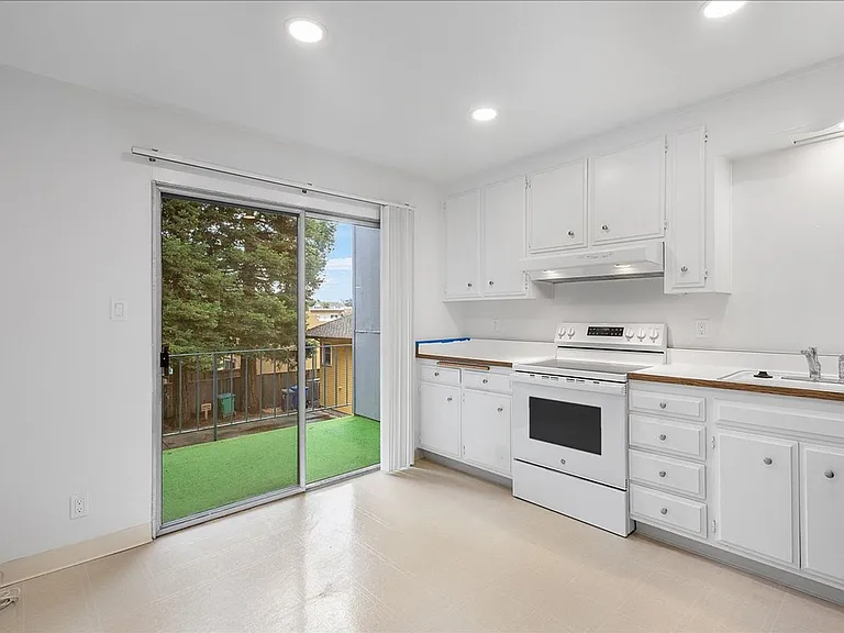 3225 Briggs Ave #F - 2 bedroom / 2 bathroom — Photo 6