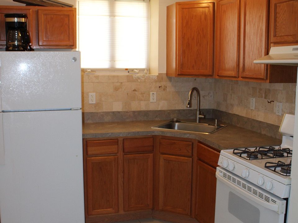 1st image of 374 Wilson Ave Floor 1