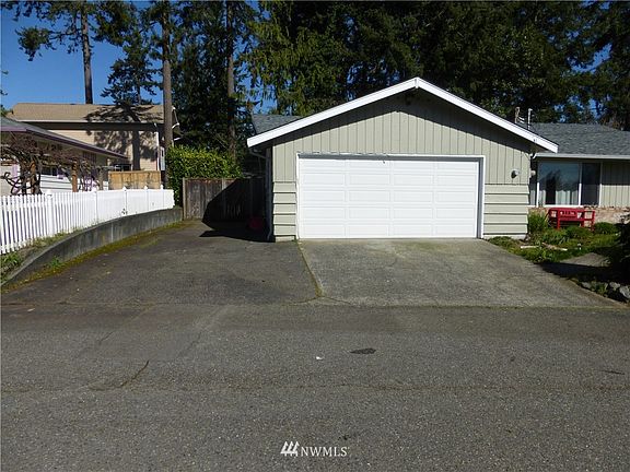 2nd image of 7909 Westshore Drive SW