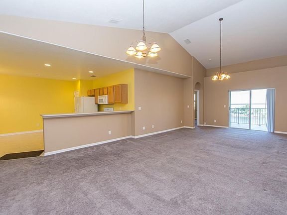 3rd image of 1055 Venetian Dr Unit 202