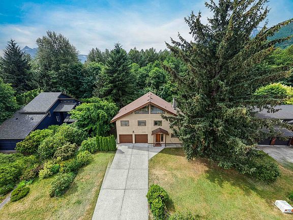 2nd image of 1464 Maple Cres