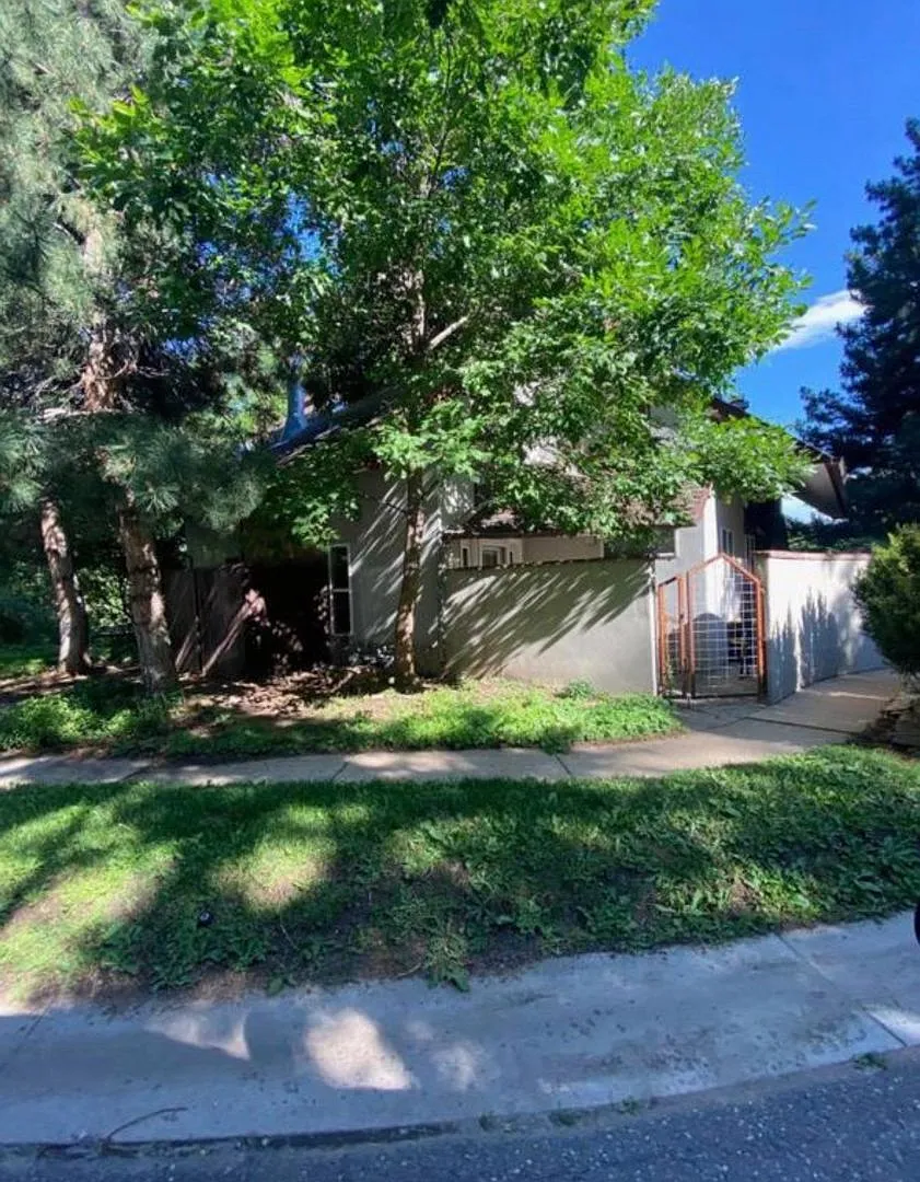 Prime Boulder Townhouse Near Pearl Street & Mt. Sanitas — Photo 1