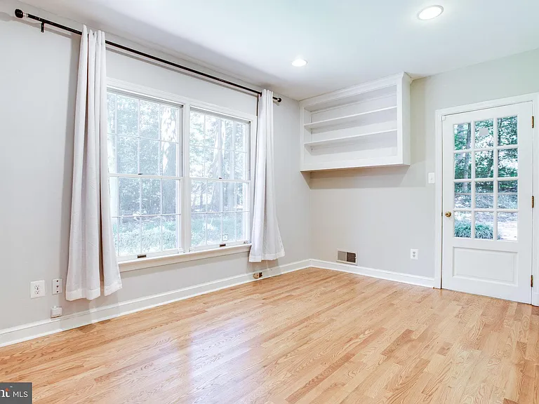 8500 Brook Rd — Photo 19