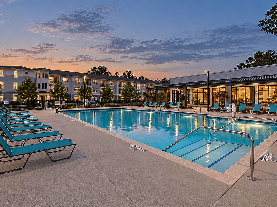 Everly pool