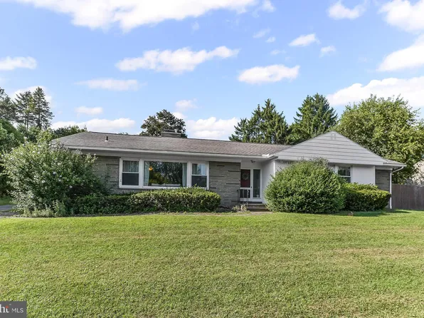 1405 Cardinal Dr, Coatesville, PA 19320