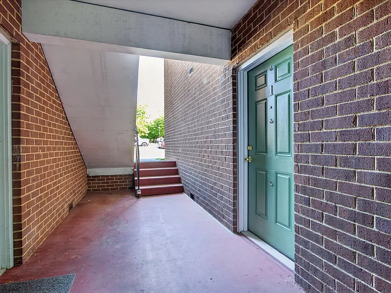 4008 Governors Sq #1 — Photo 2