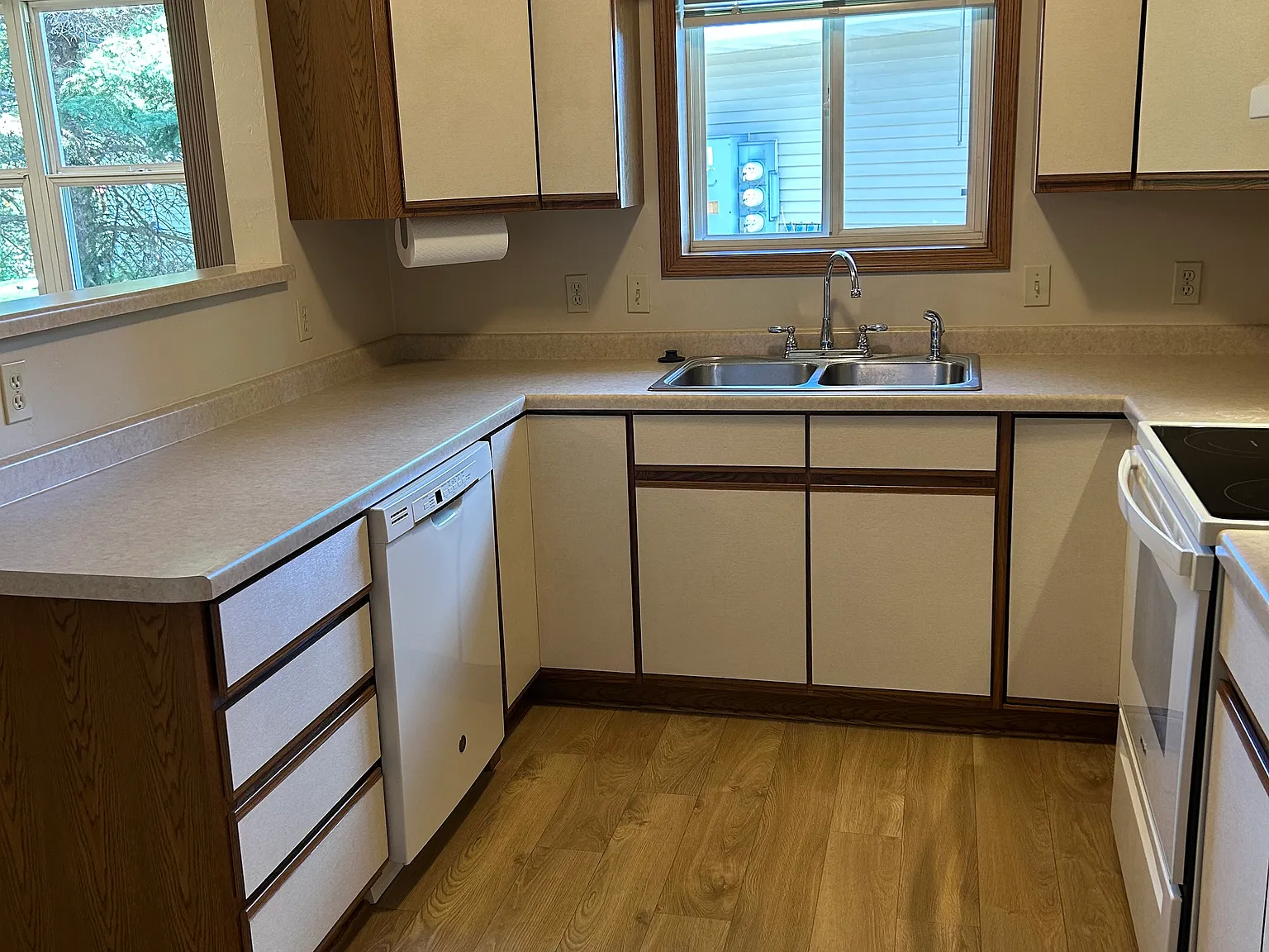 2 bed, 1210 sqft, $1,350 — Photo 2