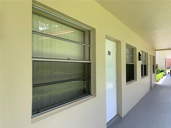3rd image of 46 Woodland Dr