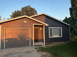 912 S 5th Ave #B, Yakima, WA 98902