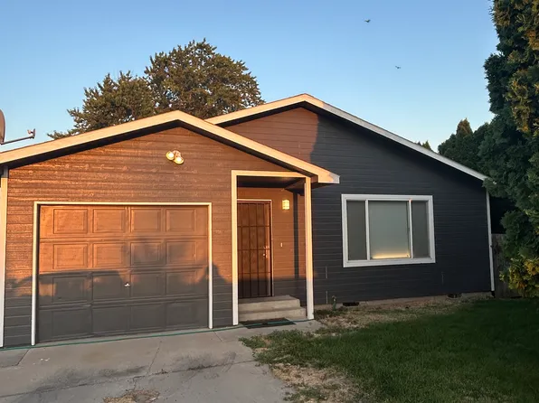 912 S 5th Ave #B, Yakima, WA 98902