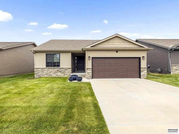 2708 N 202nd St, Elkhorn, NE 68022