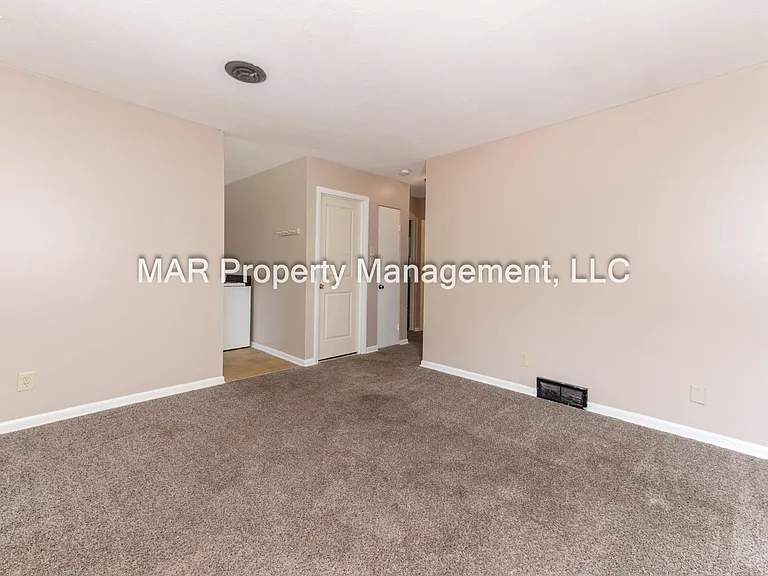 1035 Chester Ave #UP — Photo 11