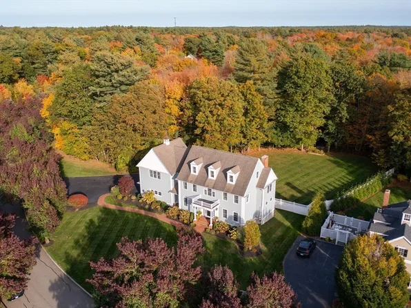 108 Deerfield Ln, Hanover, MA 02339