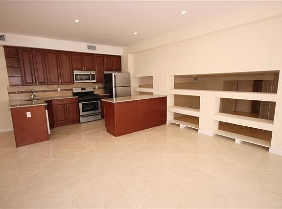2nd image of 1554 E 59th St