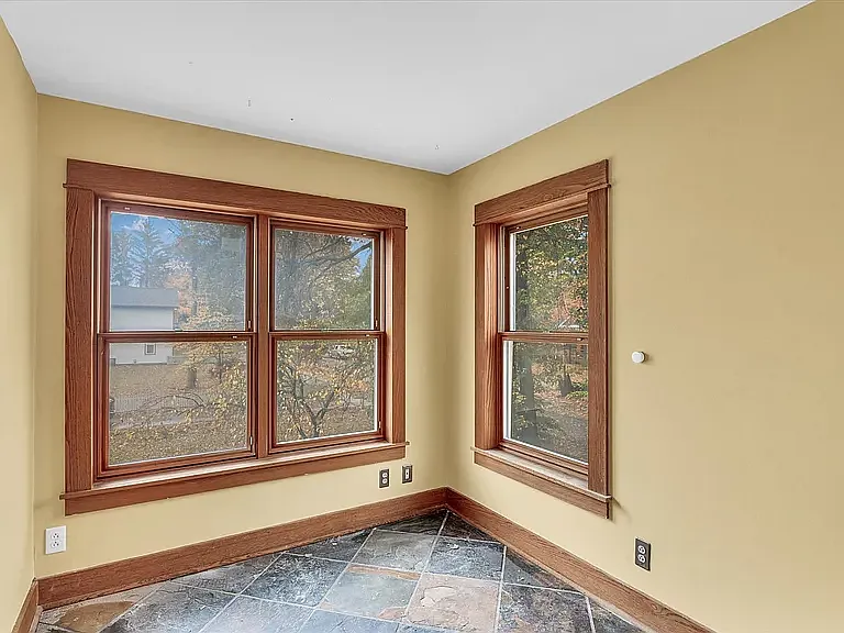 506 S Poplar St — Photo 24