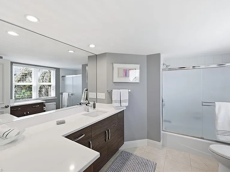 8111 Bay Colony Dr #204 — Photo 27