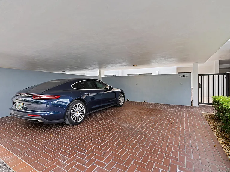 2435 Presidential Way #G — Photo 32