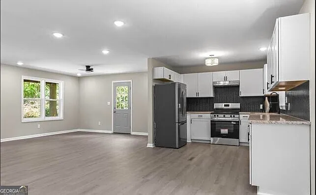 1523 Delia Dr — Photo 5