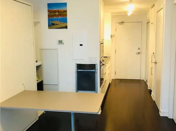 14 B York St #6102, Toronto, ON M5J 0B1