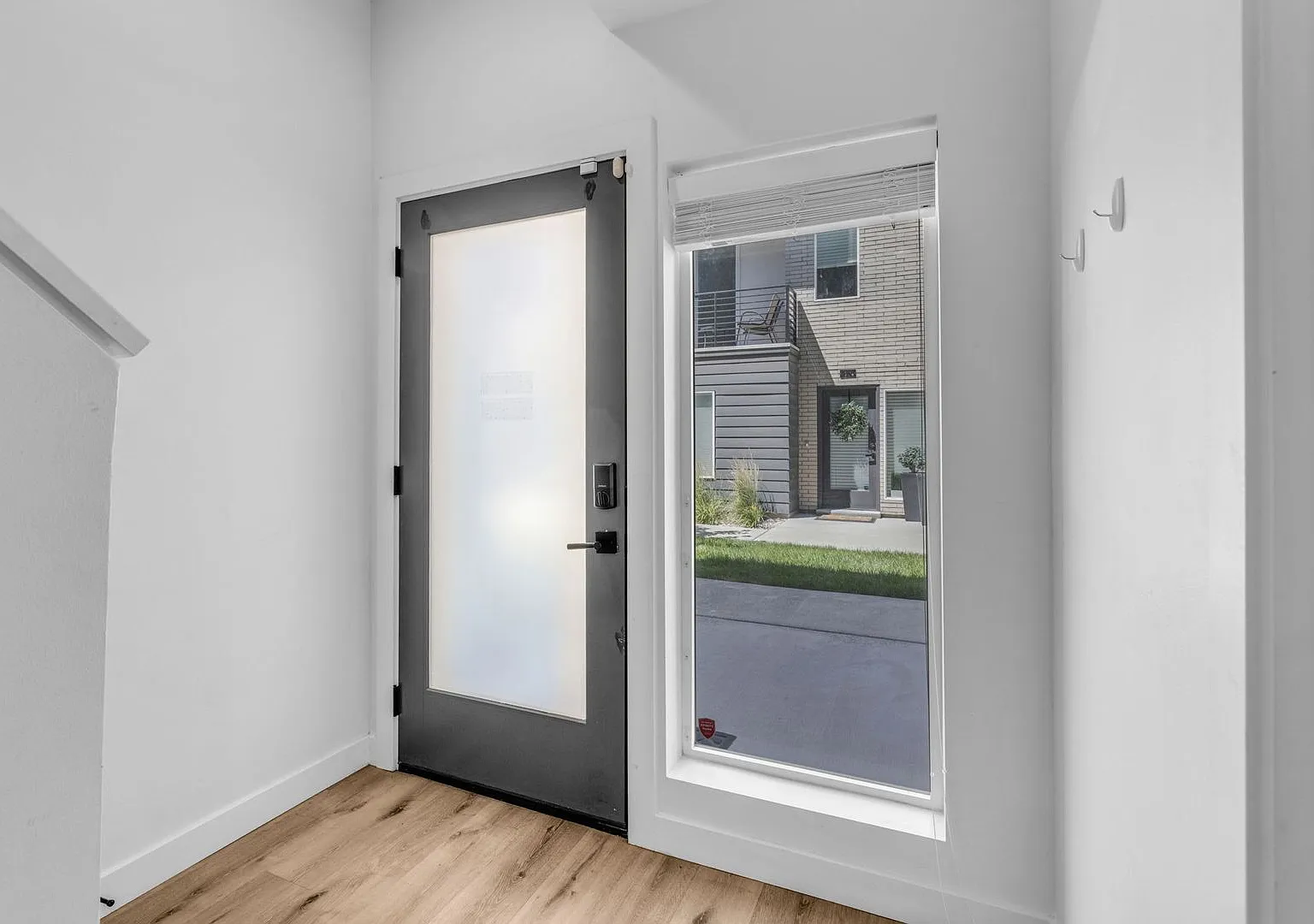3 Bedroom 2.5 Bath Townhome in Salt Lake City! — Photo 4